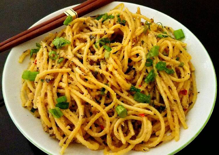 Recipe of Quick Mike&#39;s Thai Garlic Ginger Noodles