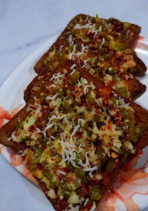 ब्रेड पिज़्ज़ा (bread pizza recipe in hindi) रेसिपी मुख्य फोटो