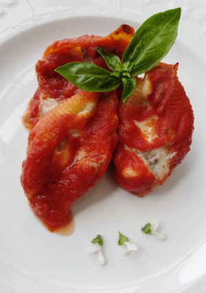 A picture of Baked Stuffed Conchiglioni.