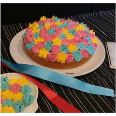 Colourful vanilla cake A picture of Colourful vanilla cake.