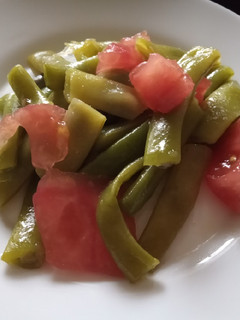 Una foto de Ensalada de porotos verdes y tomates