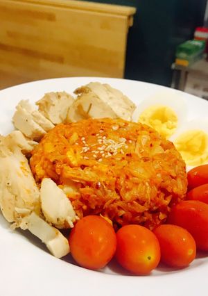 รูปของ ข้าวกล้องผัดกิมจิ และอกไก่ตุ๋น+ไข่ต้ม(เมนูอร่อยและไม่อ้วนค่ะ)