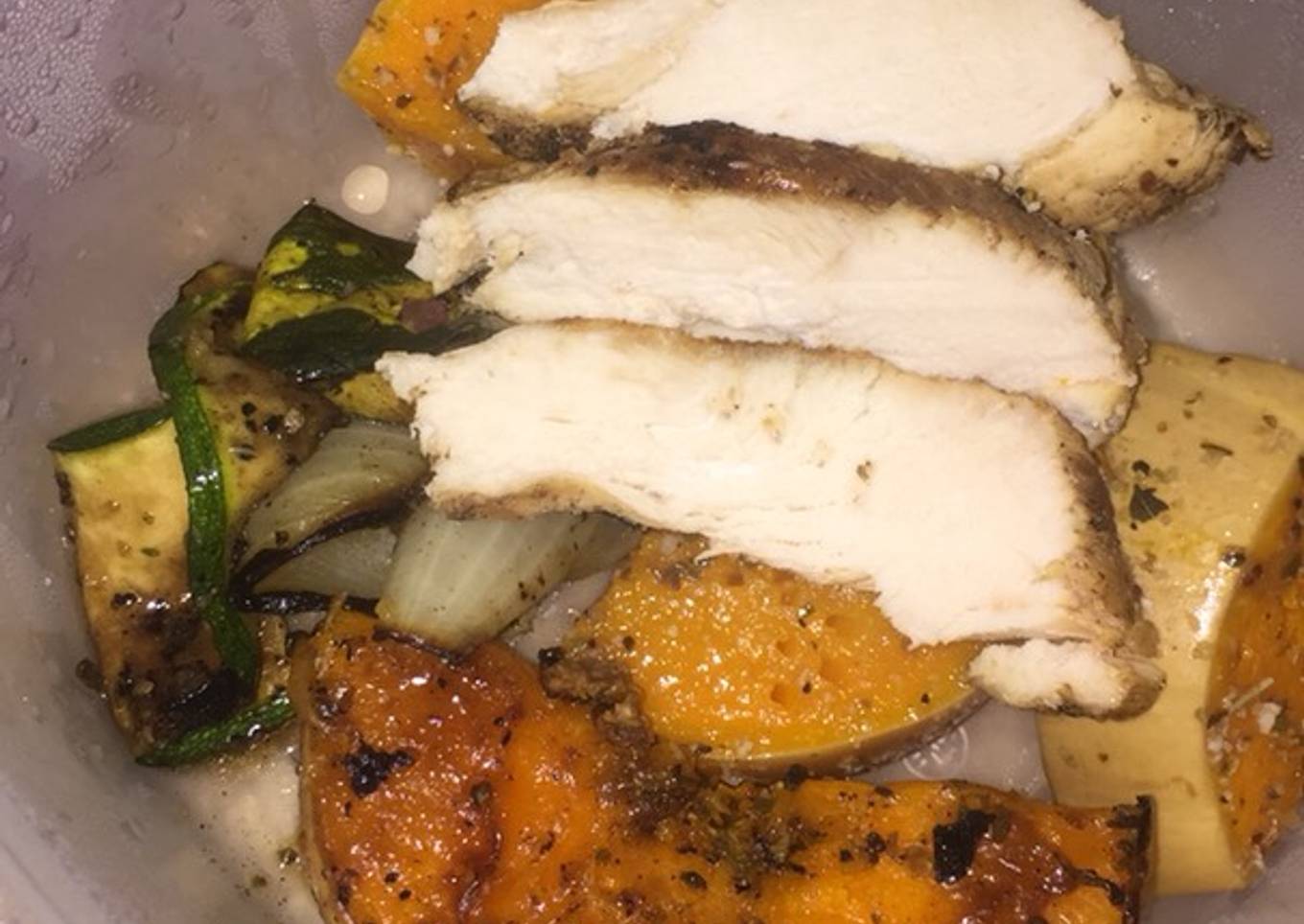 Pollo y vegetales asados