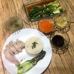 A picture of Nasi Ayam Hainan.