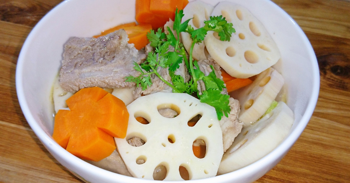 Cách Làm Món Canh Sườn Non Hầm Củ Sen Cà Rốt của QUÂN NGUYỄN - Cookpad