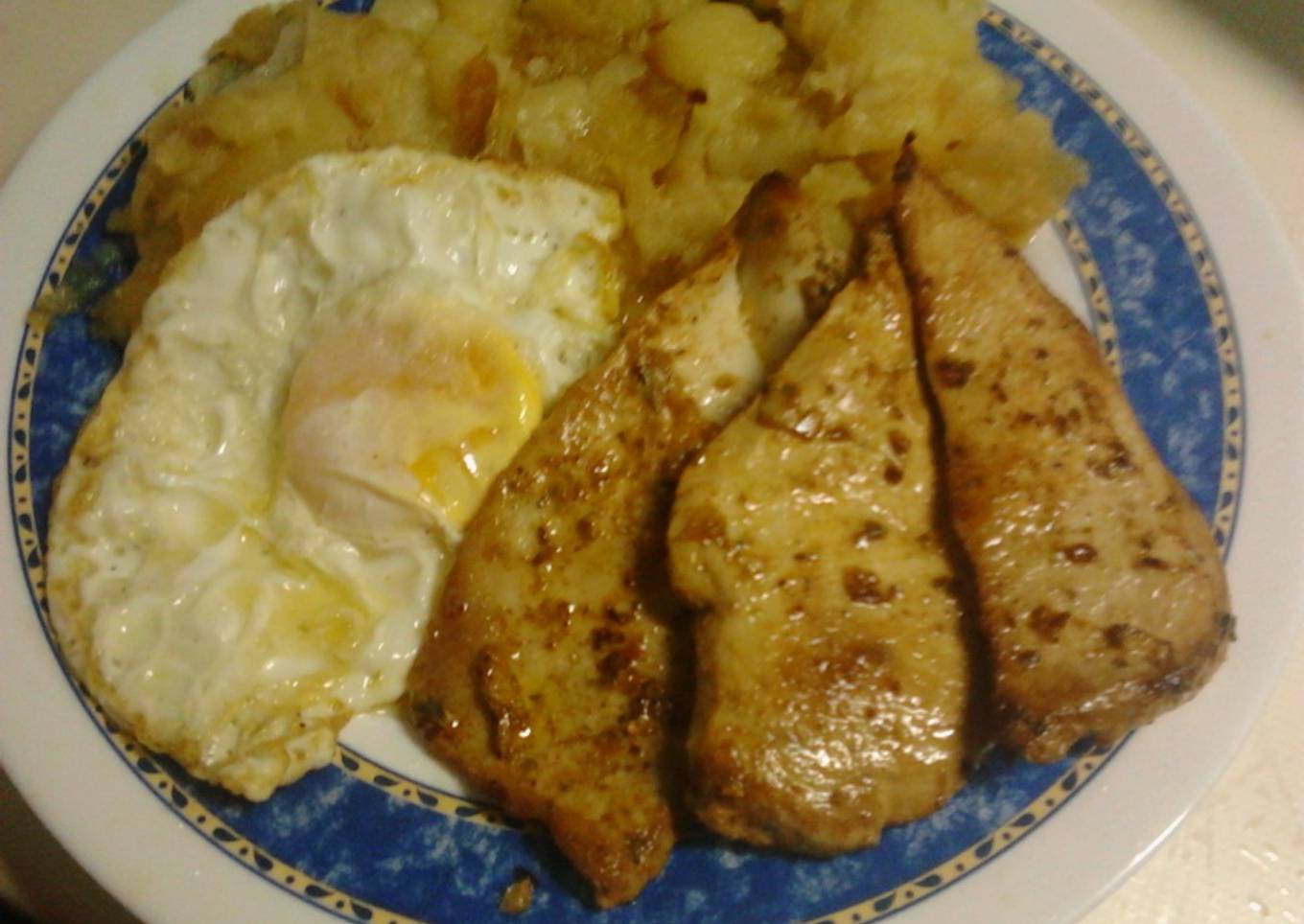 Plato combinado con pechugas adobadas