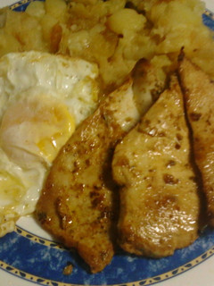 Una foto de Plato combinado con pechugas adobadas