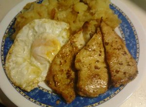 Una foto de Plato combinado con pechugas adobadas