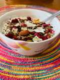 Kéfir con frambuesas y frutos secos