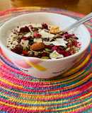 Kéfir con frambuesas y frutos secos