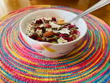 Kéfir con frambuesas y frutos secos