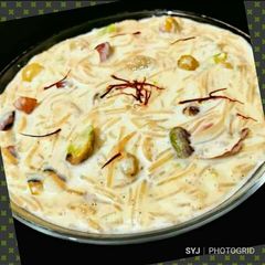 A picture of Sheer Khurma.