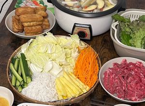 Hình của món Lẩu bò nhúng giấm.