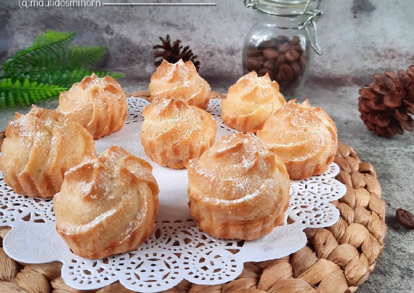 Mini Cream Puff (coffee cream)