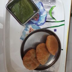 A picture of Rajasthani Green Peas Kachori.