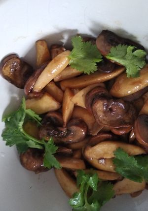 A picture of Mixed mushrooms with soy butter.