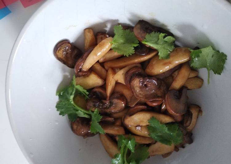 Mixed mushrooms with soy butter