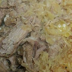 A picture of Roasted Pork in Sauerkraut.