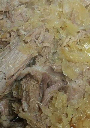A picture of Roasted Pork in Sauerkraut.