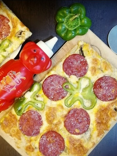 عکسی از دستور پیتزا پپرونی😍