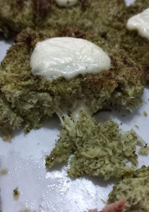 Una foto de Hamburguesas de brócoli rellenas con queso