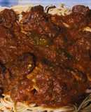 Tallarín con trozos de carne 🥩
