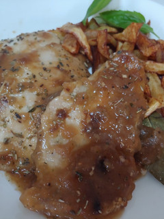 Una foto de Pechugas de pollo en salsa demi glasé