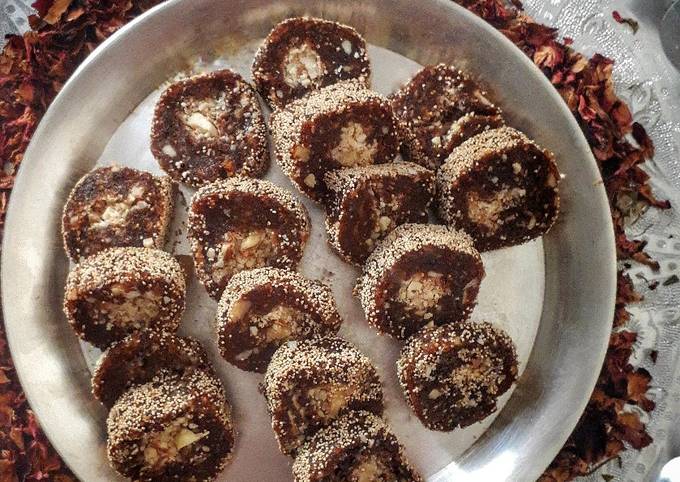 Anjeer rolls stuffed with dry fruits