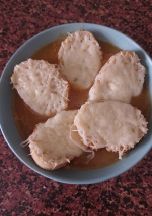 A picture of Onion Soup.