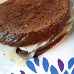 A picture of Toasted Swiss on Pumpernickel and Rye.