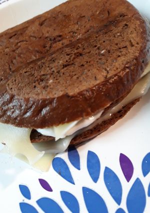 A picture of Toasted Swiss on Pumpernickel and Rye.