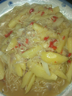 A picture of Indomie with Irish potatoes.