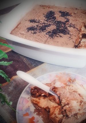 Una foto de Tiramisú a la Italiana con yema cocida..