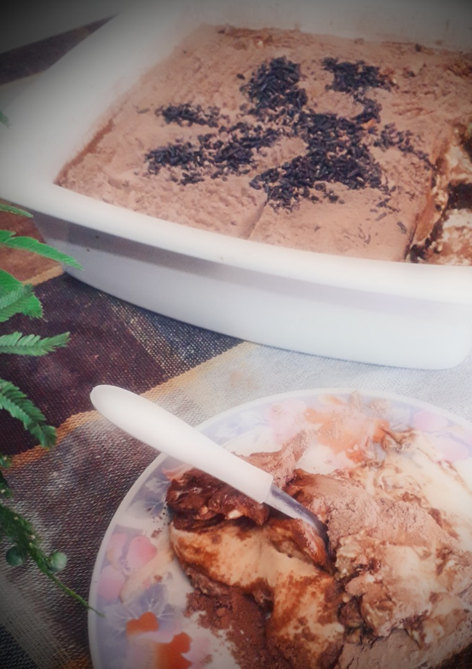 Una foto de Tiramisú a la Italiana con yema cocida..