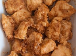 Une photo de Poulet à la purée de noix de cajou