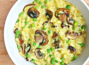 Une photo de Risotto aux champignons et petits pois au lait de coco