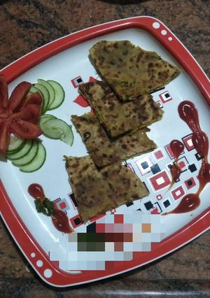 A picture of Lauki stuffed parantha.