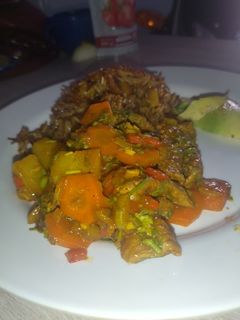 Una foto de Arroz pajarito a mi estilo con carne guisada