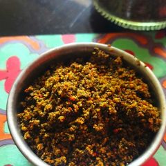 A picture of Kadi Patta chutney powder.