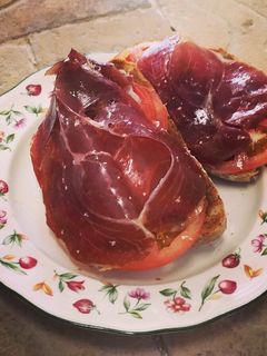 Una foto de Desayuno español típico y tan rico... 💕😍
