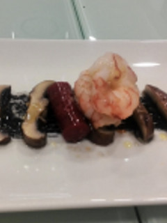 Una foto de Gambas con portobello y chistorra