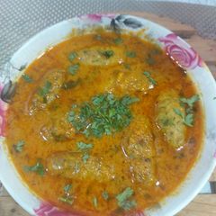 A picture of Chicken kababs with gravy.