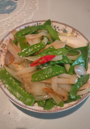 荷蘭豆快炒洋蔥 的食譜成品照片