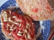 Una foto de molletes salados