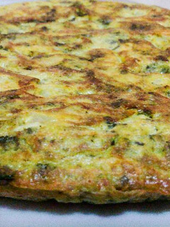 Una foto de Frittata con patatas y diente de leon