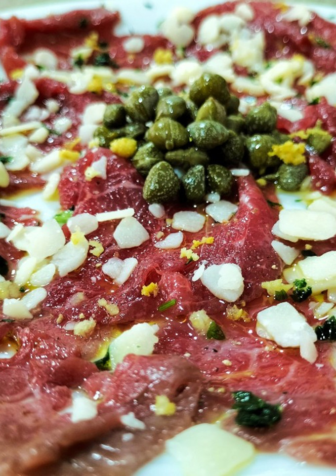 Una foto de Carpaccio de vacuno