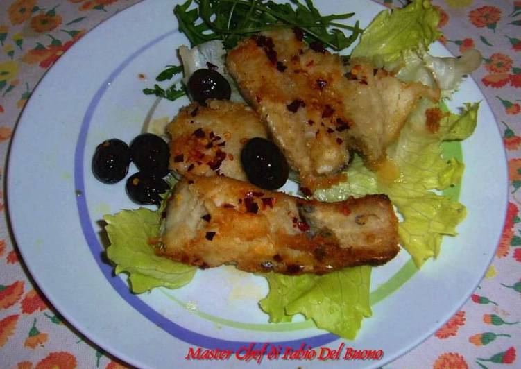 Baccalà Fritto con Pepe Rosso a Scaglie e Olive Nere di Gaeta