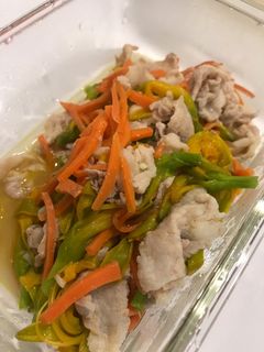 金針花炒豬五花 的食譜成品照片