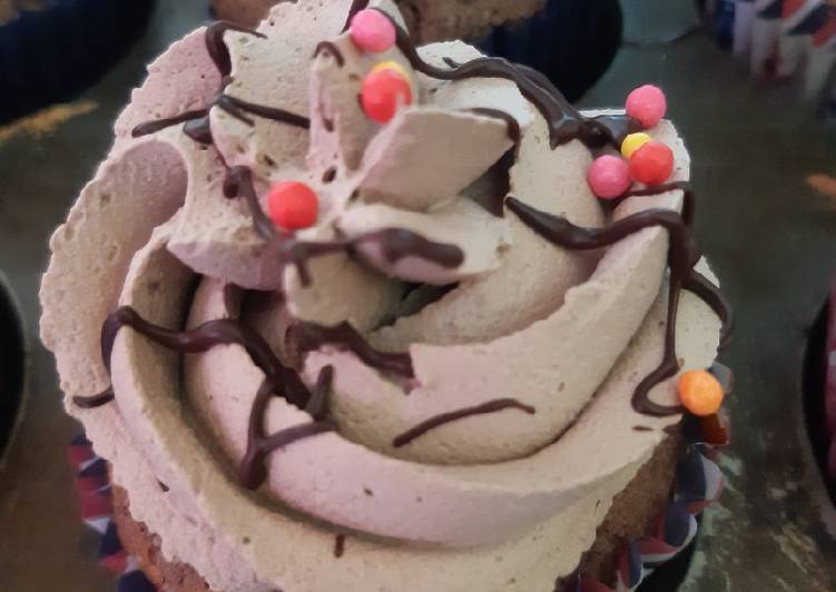 Cupcakes de chocolate relleno de nutella y mousse