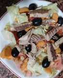 Ensalada de boniato, anacardos y caballa en conserva
